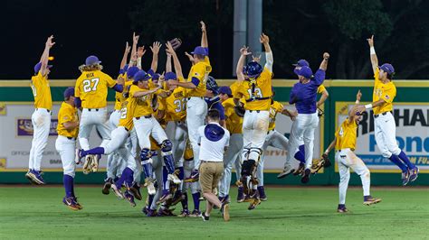 Lsu baseba - Apr 15, 2023 · By Josh Auzenne. Published: Apr. 15, 2023 at 3:02 PM PDT. BATON ROUGE, La. (WAFB) - No. 1 LSU took the weekend series over No. 12 Kentucky with a close win in the third game on Saturday, April 15 ... 